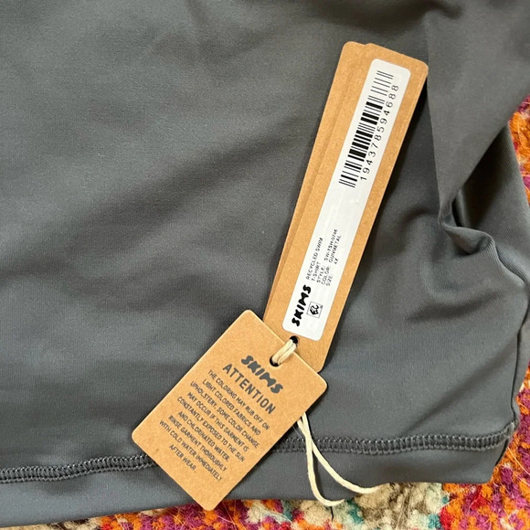 NWT SKIMS Gunmetal Tshirt - Picture 2 of 2